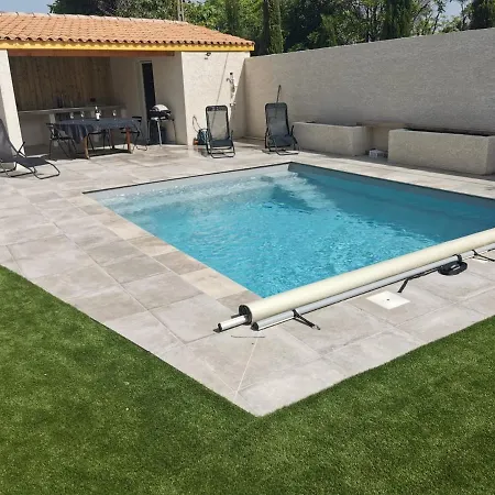 Calme Piscine Proche Petite Salle Cinema *
